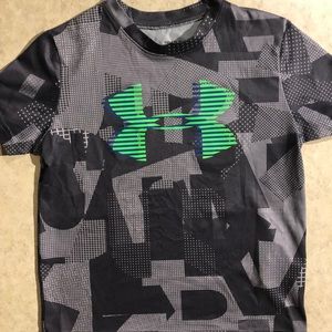 Under Armour boys S gray/green Camo  shirt